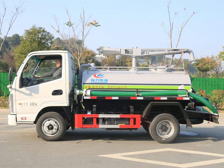 藍(lán)牌凱馬2.3方吸糞車