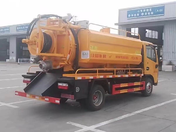 6方藍(lán)牌清洗吸污車(chē)